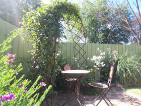 Robyn's Nest Country Cottages - Accommodation Mermaid Beach