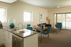 Baileys Serviced Apartments - Accommodation Mermaid Beach
